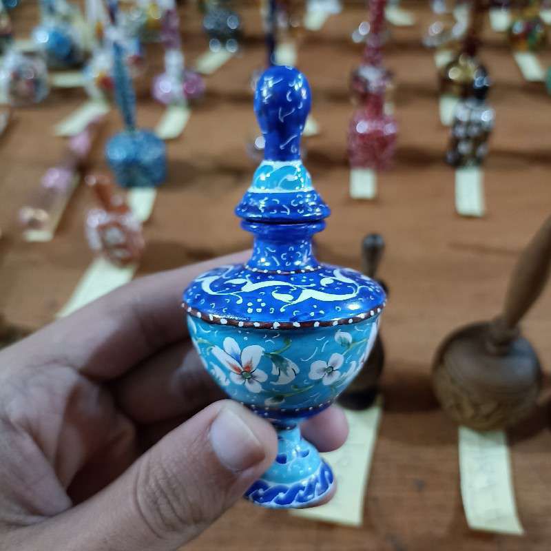 سرمه‌دان مسی پرداز طرح شاه عباسی بدنه فیروزه‌ای میل سرمه استخوانیM_4001